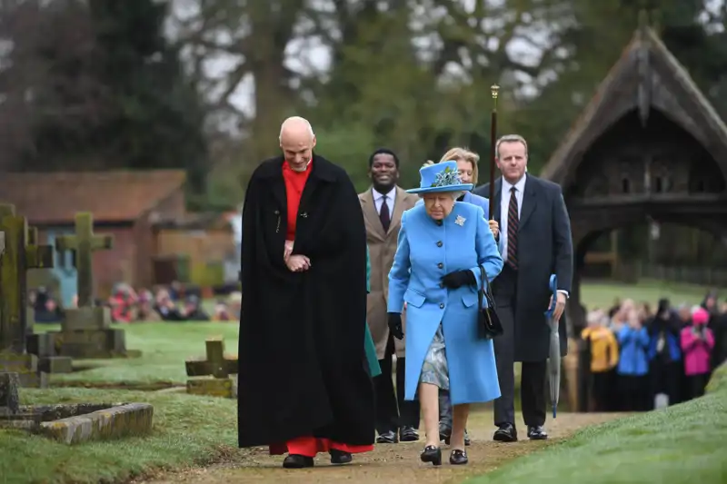 Isabel II en una de sus vistas a Norfolk y su iglesia
