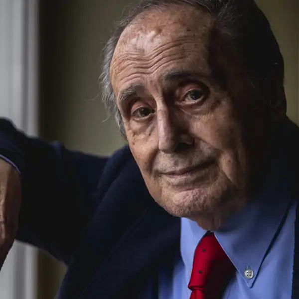 El periodista Jaime Peñafiel posa durante la presentación de su libro 'Los Reyes también lloran' en Madrid. Foto de archivo tomada en 2021