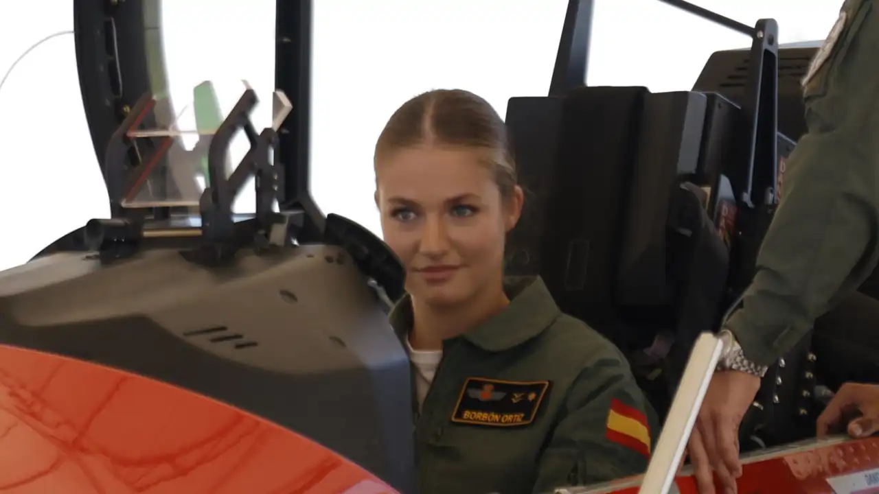 La Princesa Leonor se encuentra cursando el último año de su formación militar en la Academia del Ejército del Aire y el Espacio de San Javier, en Murcia.