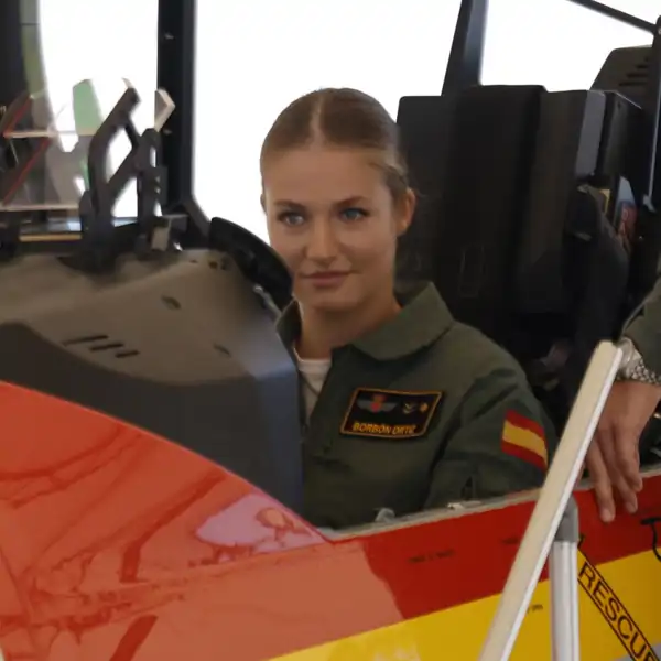 La Princesa Leonor se encuentra cursando el último año de su formación militar en la Academia del Ejército del Aire y el Espacio de San Javier, en Murcia.