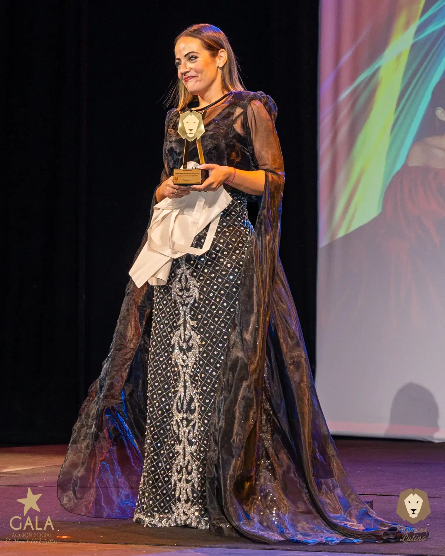 Verónica Romero triunfa en la gala de los Premios Latino celebrada en ...