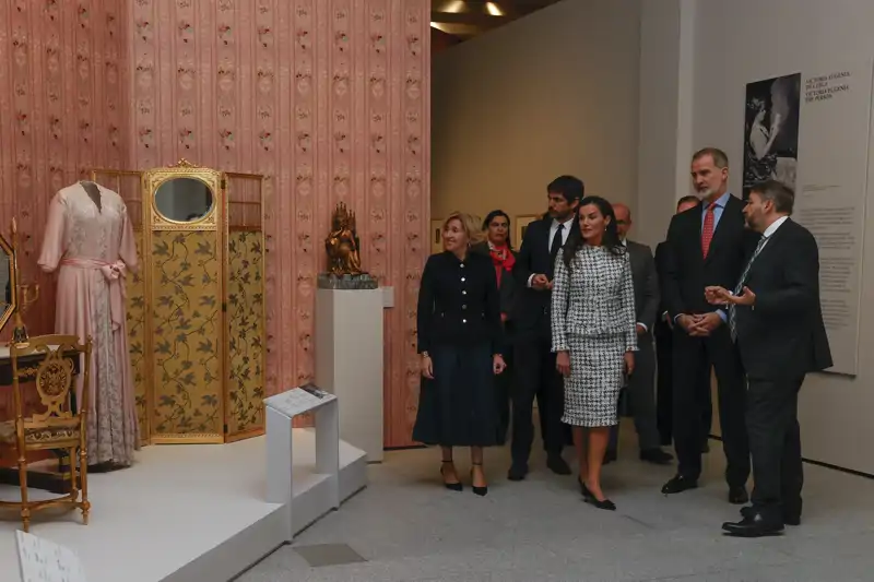 Los Reyes Felipe y Letizia inauguran la exposición sobre la Reina Victoria Eugenia en la Galería de Colecciones Reales