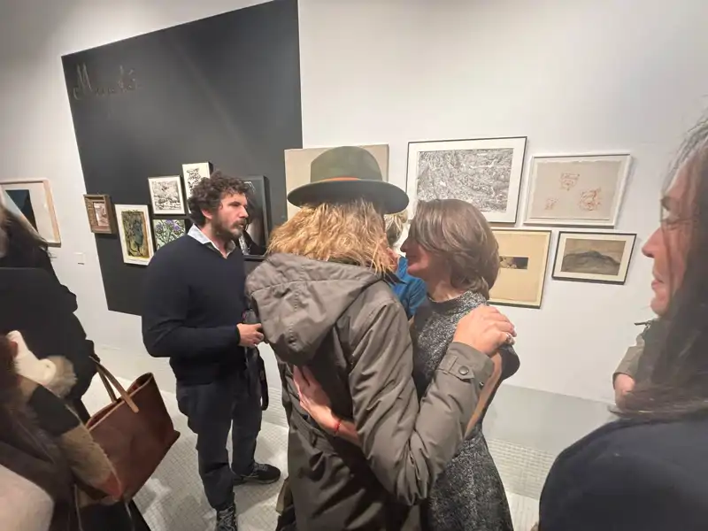 El precioso reencuentro entre la Infanta Elena y Laurence Debray, biógrafa del Rey Juan Carlos.