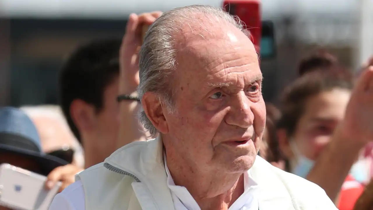 El Rey Juan Carlos en el puerto deportivo de Sanxenxo en mayo de 2022.