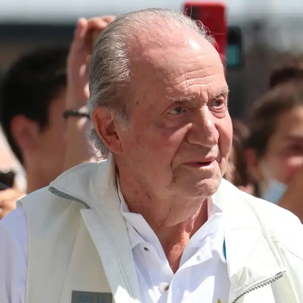 El Rey Juan Carlos en el puerto deportivo de Sanxenxo en mayo de 2022.