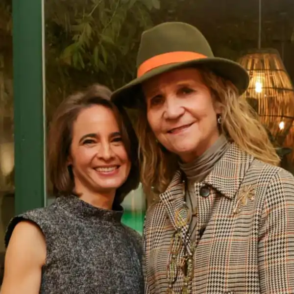 La escritora e historiadora franco-venezolana Laurence Debray presenta la biografía del Rey Juan Carlos 'Reconciliación' arropada por la Infanta Elena