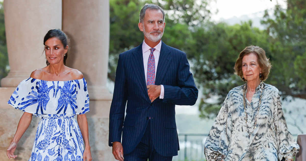 La reacción del Rey Juan Carlos ante las diferencias de Letizia y Sofía en la Misa de Pascua de Palma en 2018: "Le dijo a Felipe que tenían que hablar, que no podía ser"