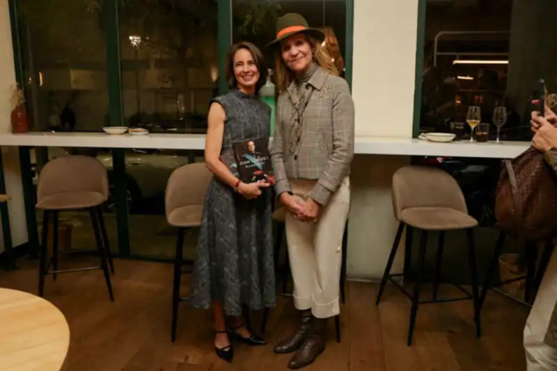 Laurence Debray presenta la biografía 'Reconciliación' arropada por la Infanta Elena