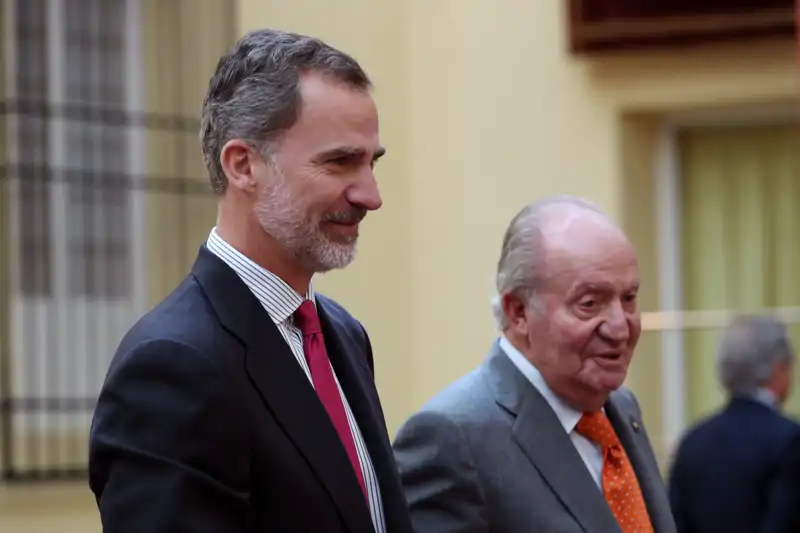El Rey Felipe VI junto a su padre, el Rey emérito en un acto celebrado en Madrid en el año 2019.