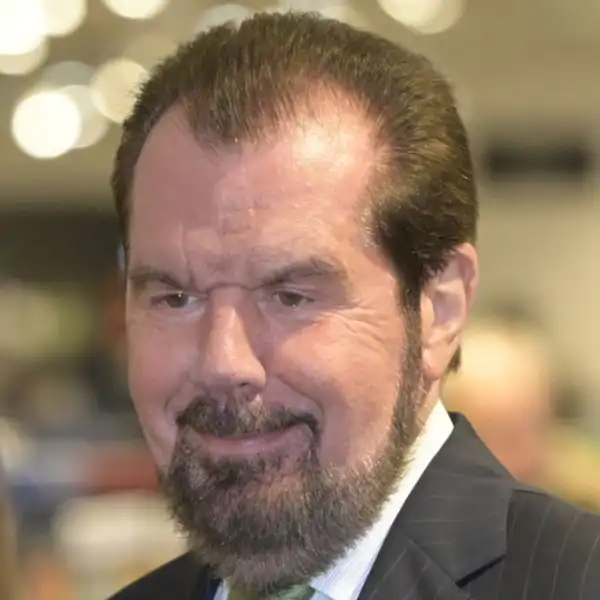 Jesús Ortiz durante la presentación del libro de su amigo Jorge Alonso