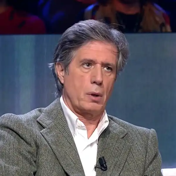 Las redes sociales dictan sentencia sobre la entrevista de Carlo Costanzia en 'De viernes' y coinciden en mostrar su apoyo a Ángela Portero: "Ha estado sublime, lo ha dejado callado"