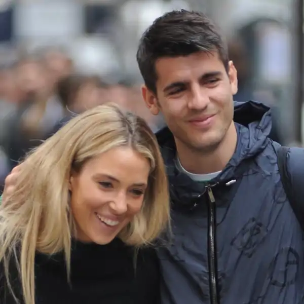 Álvaro Morata y Alice Campello dando un paseo