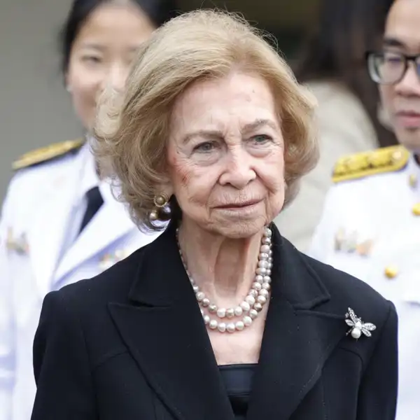 La Reina emérita Sofía durante el acto de firma del libro de condolencias a la reina Sirikit de Tailandia en Madrid.