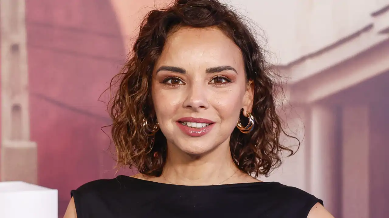 Chenoa (50 años): “Con 17 años empecé a combinar trabajos con estudios. Me dejaban ir a cantar a los bares porque aprobaba”