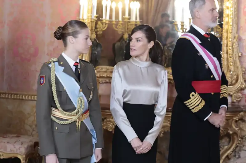 La princesa Leonor, la reina Letizia y el rey Felipe VI en la Pascua Militar de 2024