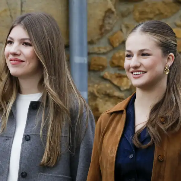 La Princesa Leonor y la Infanta Sofía durante la visita del Pueblo Ejemplar 2025, Valdesoto.