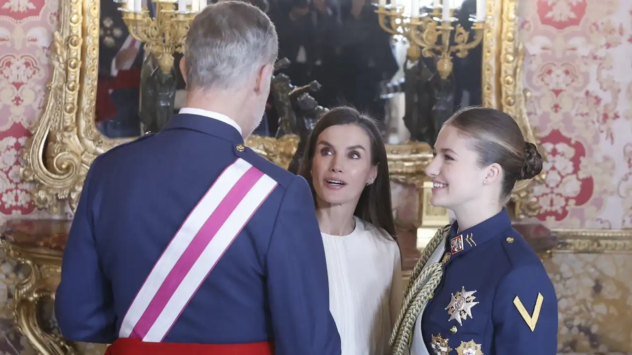 El Rey Felipe junto a la Reina Letizia y la Princesa Leonor