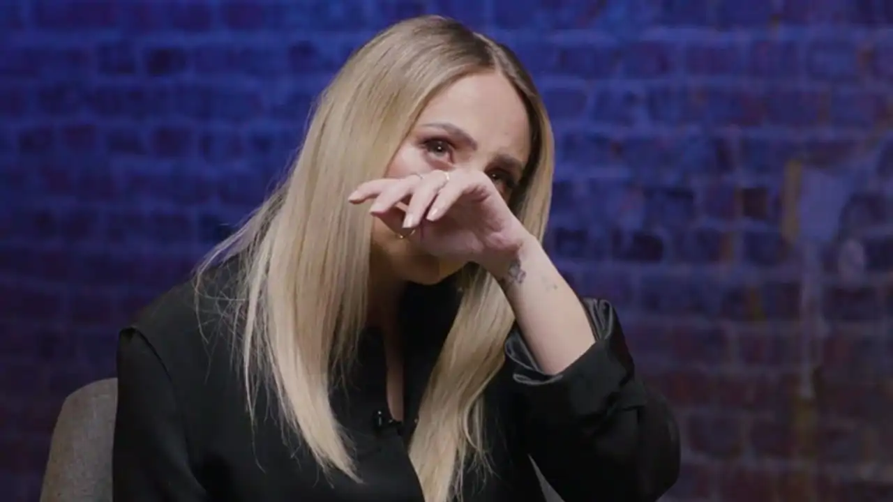 Rocío Flores se pronuncia entre lágrimas en 'De viernes' sobre si va a  demandar a su madre, Rocío Carrasco: "Si algún día tengo hijos, jamás les  haré lo que me han hecho