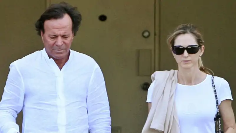 Julio Iglesias y su mujer, Miranda Rijnsburger, 