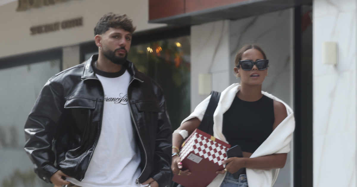 EXCLUSIVA | La bronca en plena calle de Gloria Camila y Álvaro García:  todas las imágenes de la discusión de la pareja