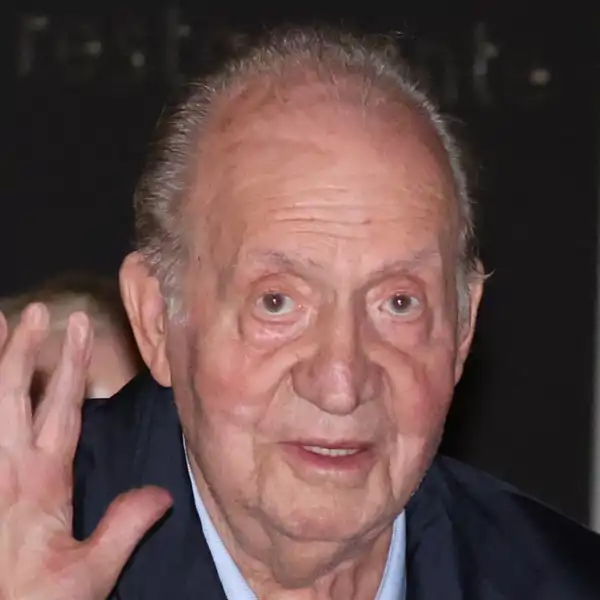 El Rey Juan Carlos, saludando a la prensa en una aparición pública