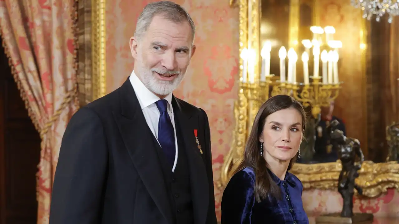 Sus Majestades los Reyes Felipe VI y Letizia presidiendo una recepción que tuvo lugar en el Palacio Real de Madrid, en enero de 2026.