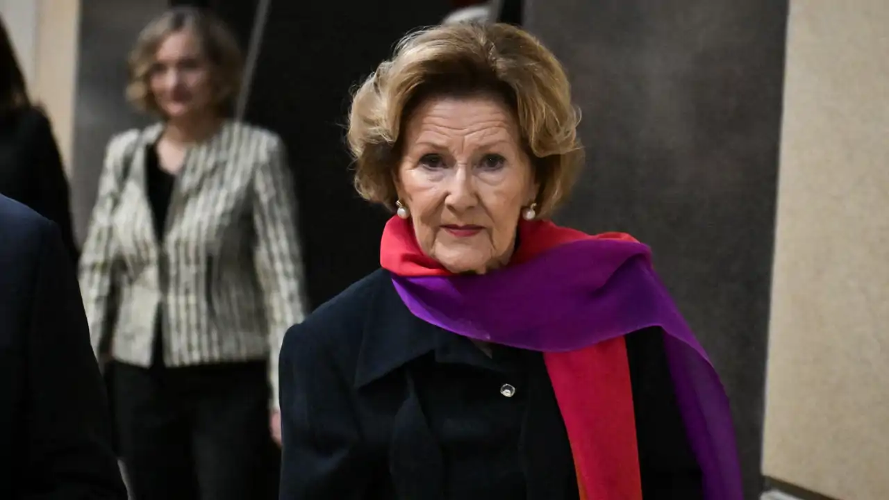 Sonia de Noruega permanece al lado del Rey Harald, hospitalizado en Tenerife por una infección durante sus vacaciones de invierno
