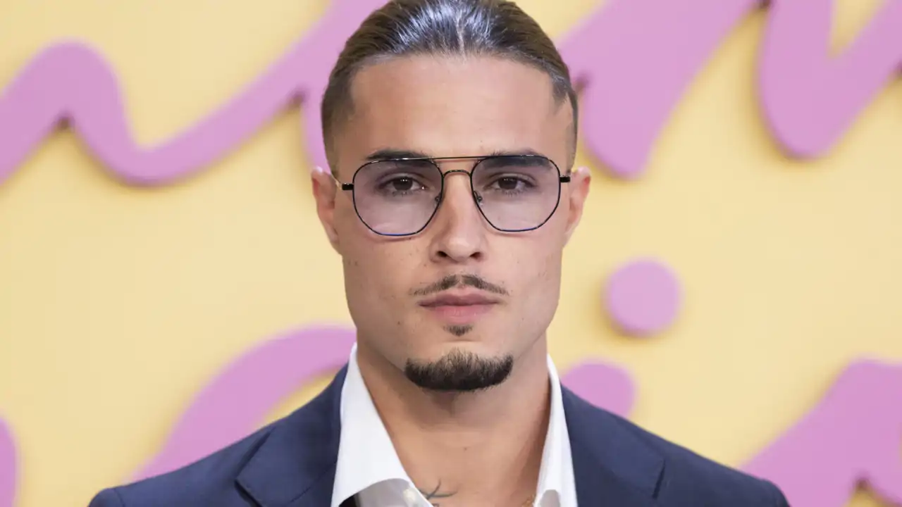 Carlo Costanzia posando en la premiere de la película 'Fuimos canciones, en septiembre, de 2021.