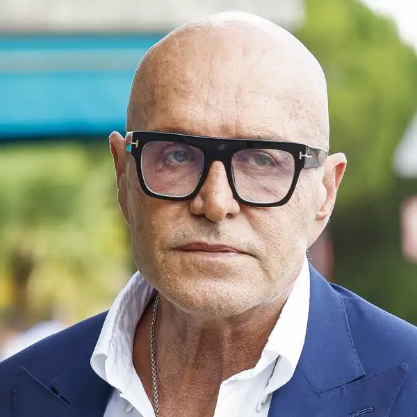 Los 7 titulares de Carlo Costanzia tras la polémica con Laura Matamoros:  "Estaba en un riesgo muy alto de tener episodios de autoflagelación y por  eso no leo, no me posiciono entre