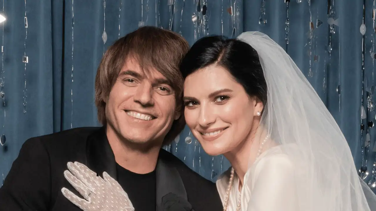 Laura Pausini posa junto a su marido Paolo Carta en el día de su boda: un evento secreto en el que los invitados no sabían lo que se iban a encontrar 