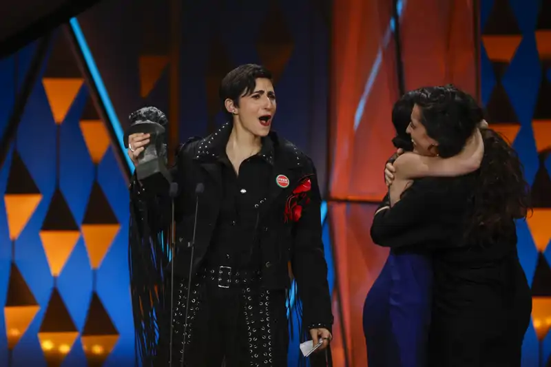 Alba Flores ha llamado poderosamente por el look elegido