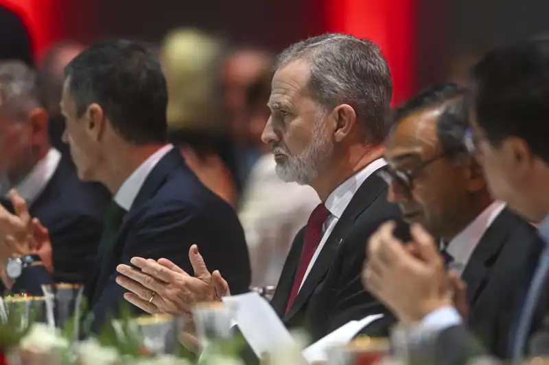 El Rey Felipe VI preside la mesa y cena del MWC26 en Barcelona