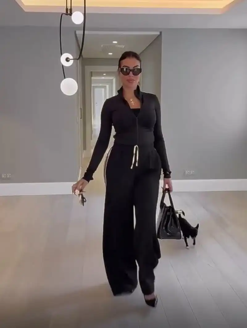 Entramos en el impresionante piso de Georgina Rodríguez en la Milla de Oro de Madrid: una habitación digna de cualquier hotel de 5 estrellas y una exclusiva mesa de mármol