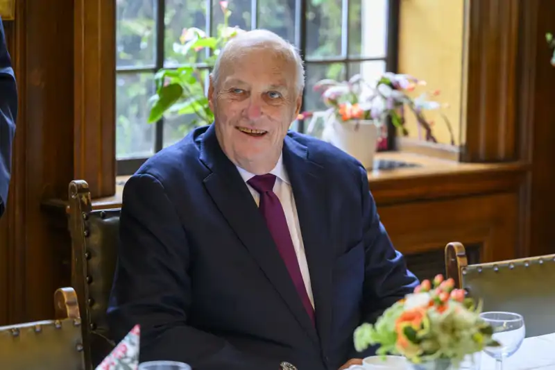 El Rey Harald de Noruega ingresó el martes en una clínica privada y ha recibido el alta dos días después. 