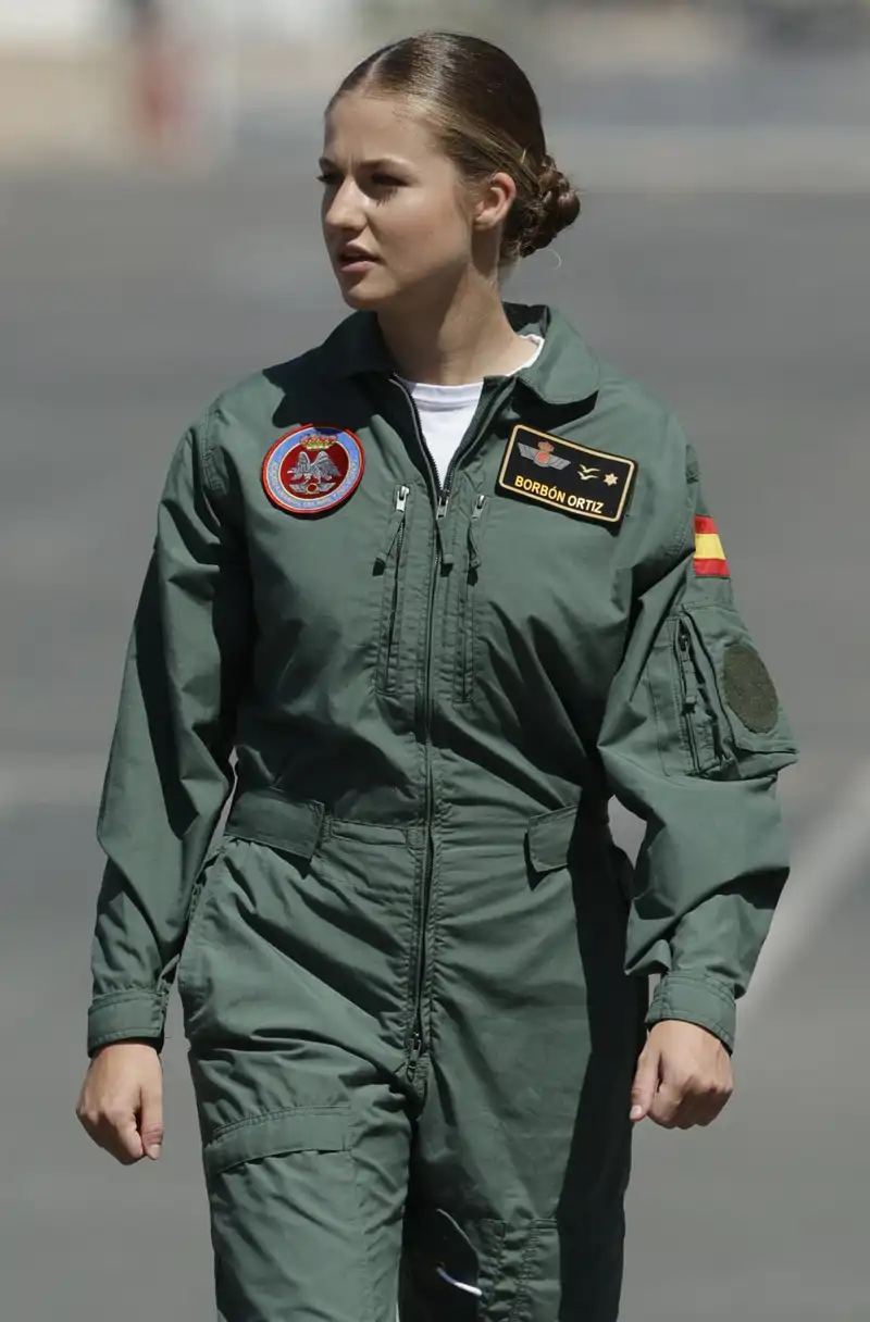 La Princesa Leonor en una de su sprimeras imágenes en la Academia General del Aire y del Espacio de Murcia