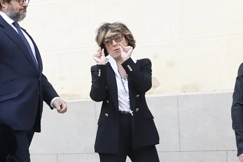 Sonsoles Ónega a su llegada al tanatorio para dar el último adiós a su padre, el periodista Fernando Ónega, fallecido a los 78 años. 