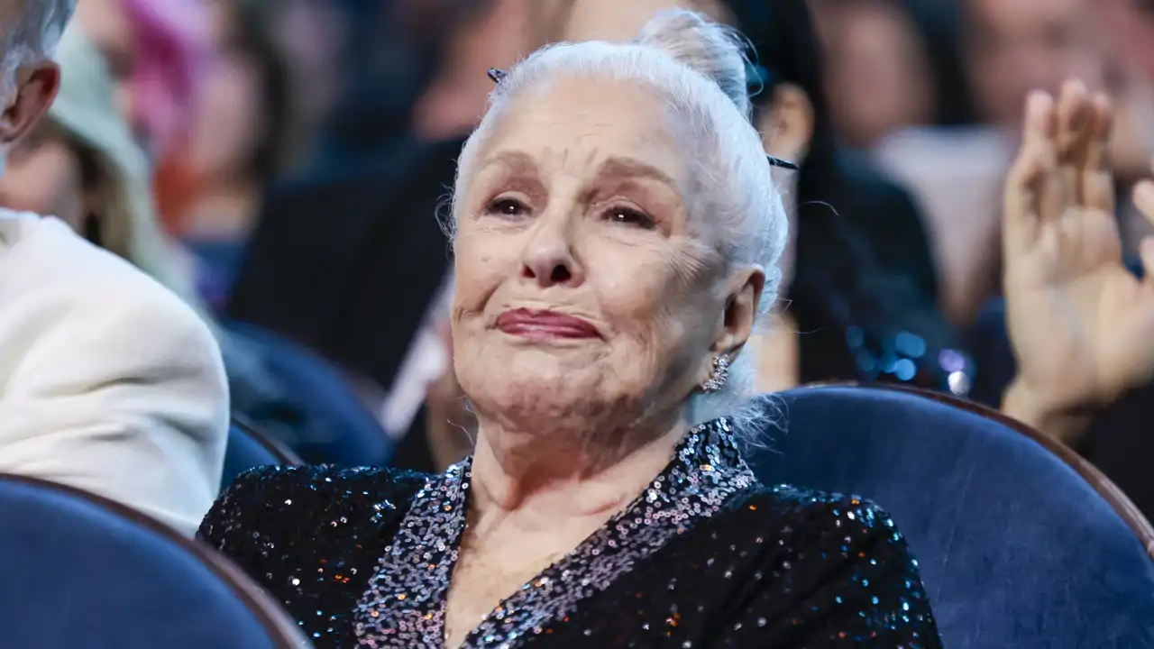 Lola Herrera, sobre su infancia en plena posguerra: “Mi padre me cogía en  brazos y salíamos corriendo. Si mi madre estaba sola, íbamos a escondernos”