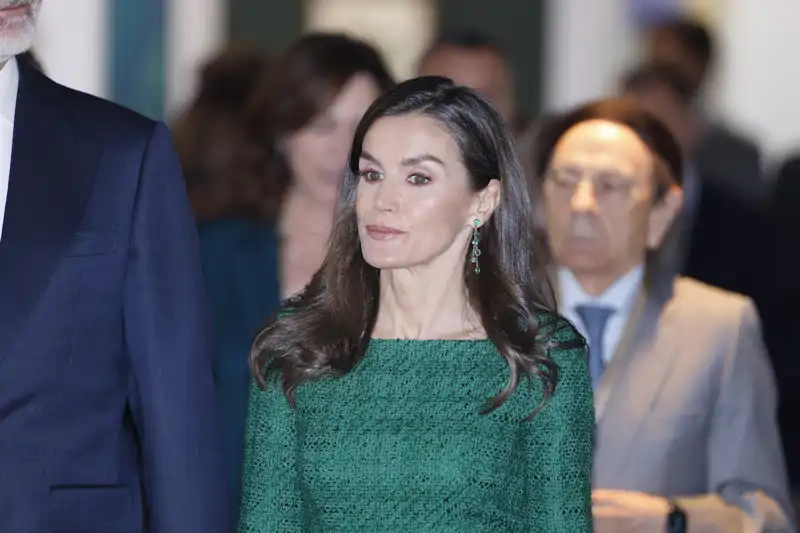 Los pendientes cascada de Tous de la Reina Letizia en la Feria de Arte ARCOmadrid