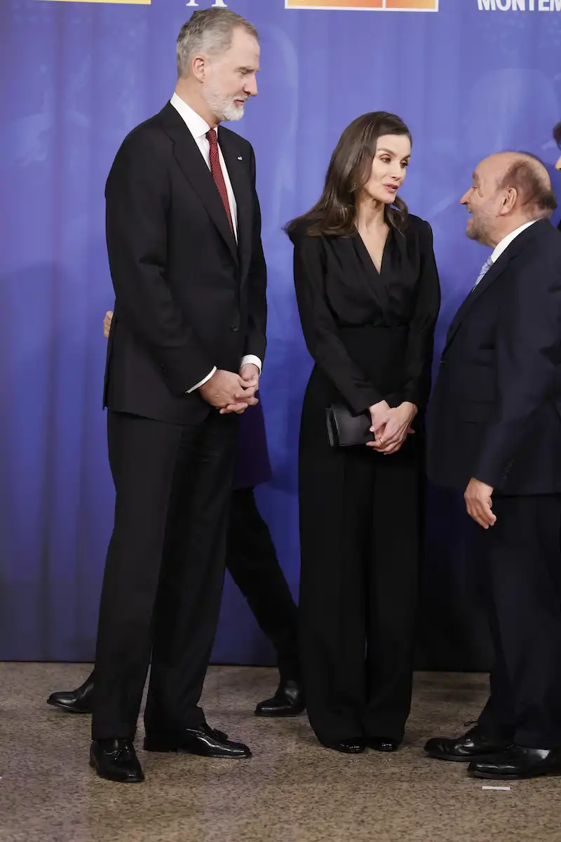 Los Reyes han escuchado al presidente de la fundación que organiza el evento. 