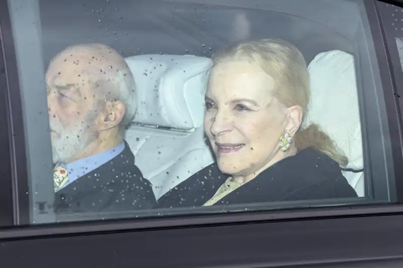 Michael de Kent, dentro de un coche junto a su marido