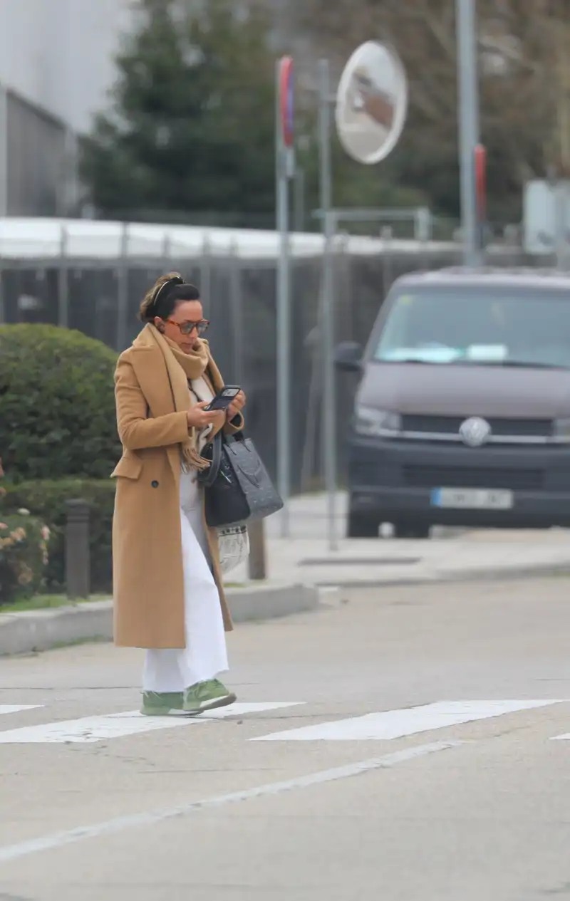 Sonsoles Ónega de camino a las instalaciones de Antena 3 para aparecer en directo este mismo lunes, 9 de marzo. 