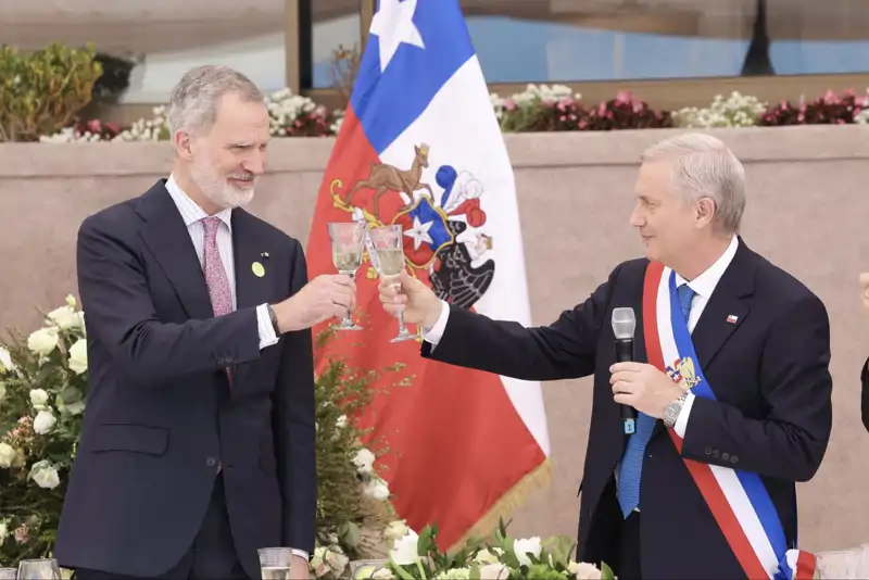 El Rey Felipe junto al presidente de Chile, José Antonio Kast Rist