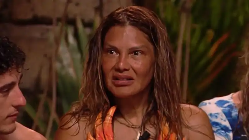 Ivonne Reyes, muy seria y gesto de confusión en Supervivientes