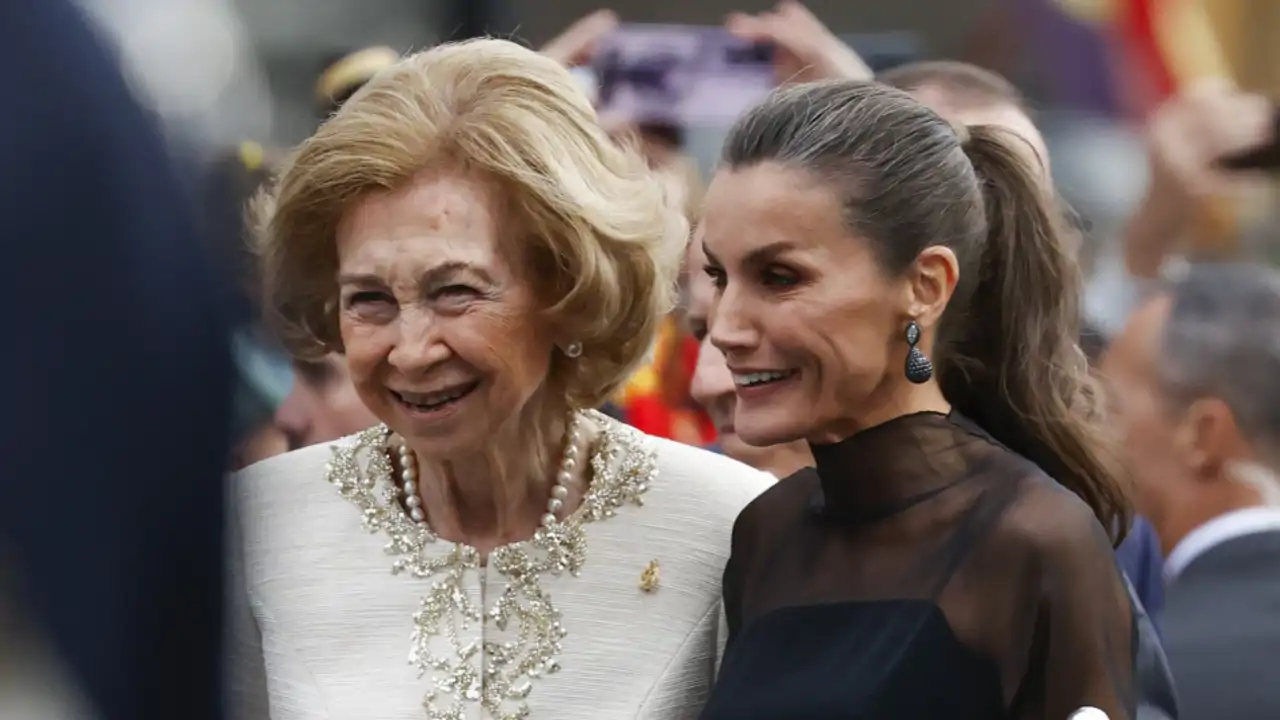 La Reina Letizia y la Reina Sofía en los premios Princesa de Asturias de hace unos años demostrando su gran cordialidad. 