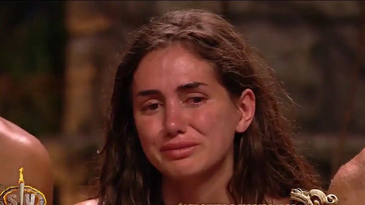 Las lágrimas en pleno directo de Almudena y Maica marcan la última gala de 'Supervivientes'