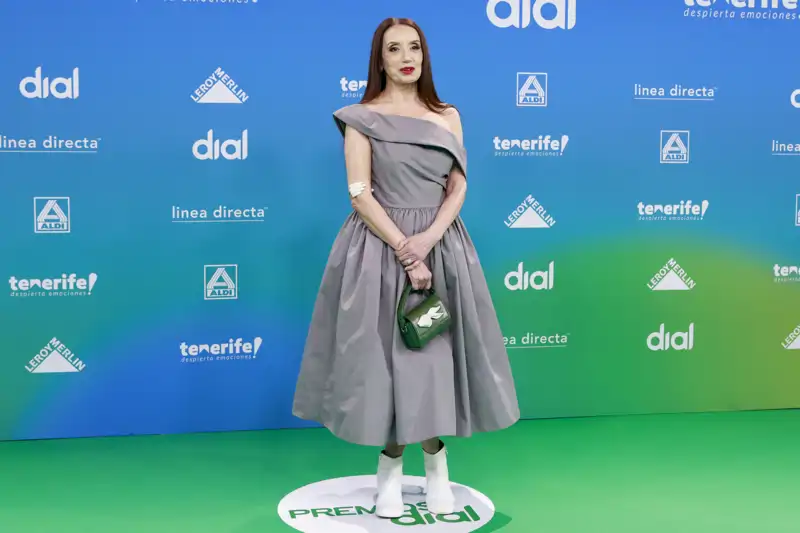 Luz Casal con un impresionante vestido en los Premios Dial 2026
