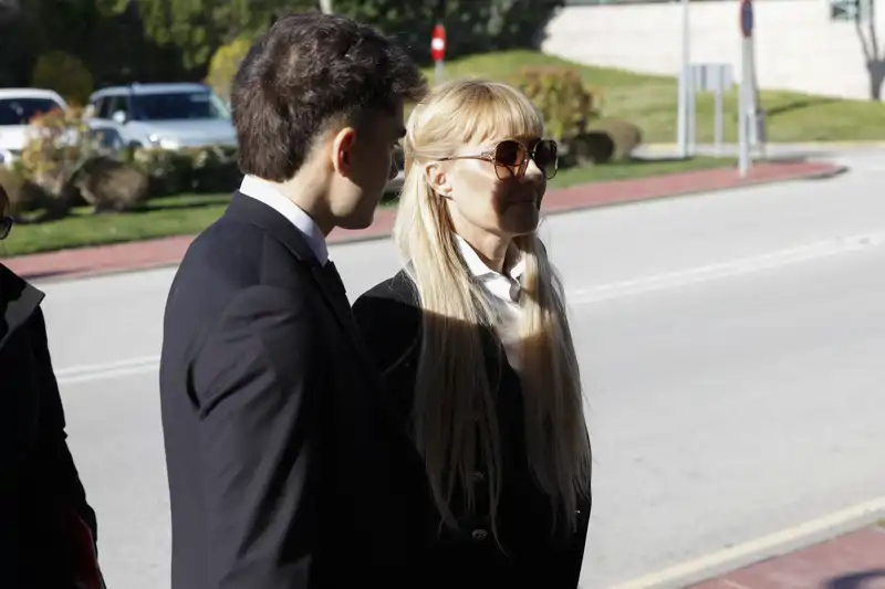 Cayetana Guillén Cuervo llega al Tanatorio de La Paz para despedir a su madre, Gemma Cuervo