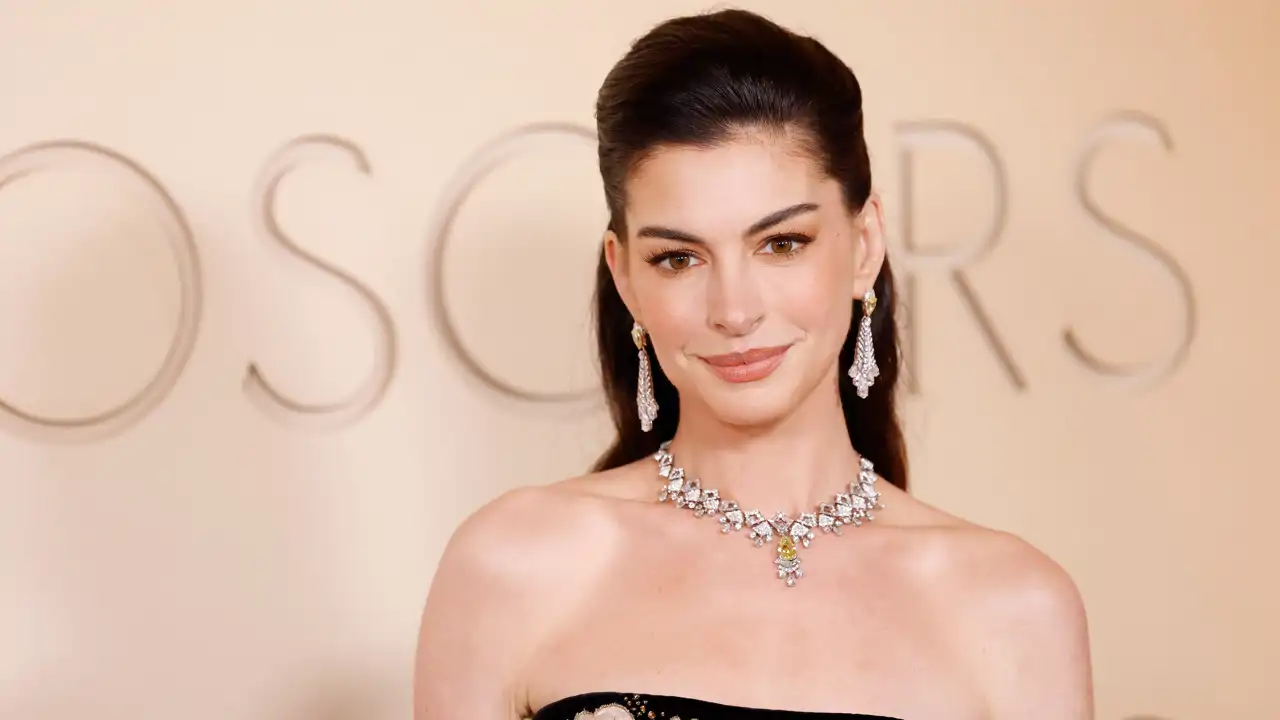 Anne Hathaway en los Premios Oscar 2026
