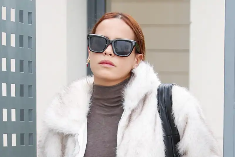 Gloria Camila Ortega, con gesto serio y gafas de sol