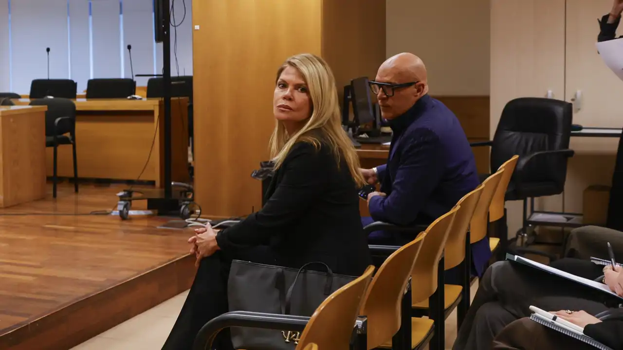 Makoke y Kiko Matamoros en el interior de la Audiencia Provincial de Madrid